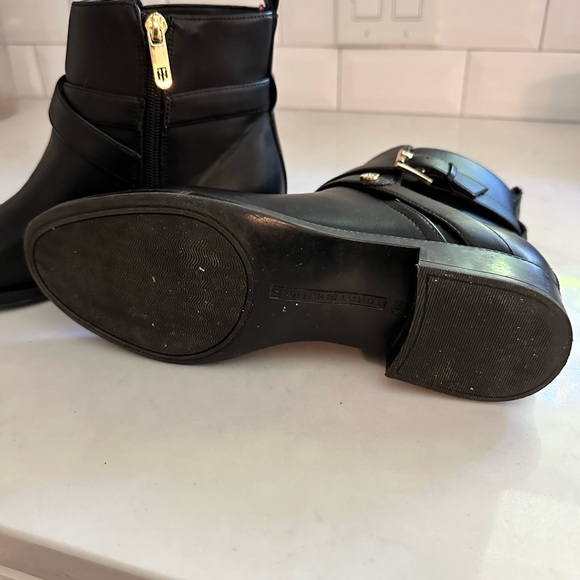 Tommy Hilfiger Rustic2 black Bottie Lightly preloved no call-outs size 7.5W - Picture 6 of 7
